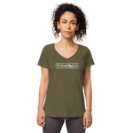 Essen, Schlafen, Reiten, Wiederholung / Eng anliegendes Shirt mit V-Ausschnitt