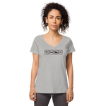 Essen, Schlafen, Reiten, Wiederholung / Eng anliegendes Shirt mit V-Ausschnitt