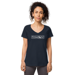 Essen, Schlafen, Reiten, Wiederholung / Eng anliegendes Shirt mit V-Ausschnitt