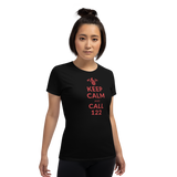 Keep calm and call 122 / Kurzärmeliges T-Shirt für Damen