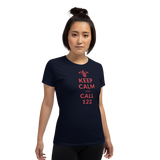 Keep calm and call 122 / Kurzärmeliges T-Shirt für Damen