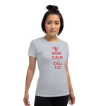 Keep calm and call 122 / Kurzärmeliges T-Shirt für Damen