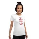 Keep calm and call 122 / Kurzärmeliges T-Shirt für Damen